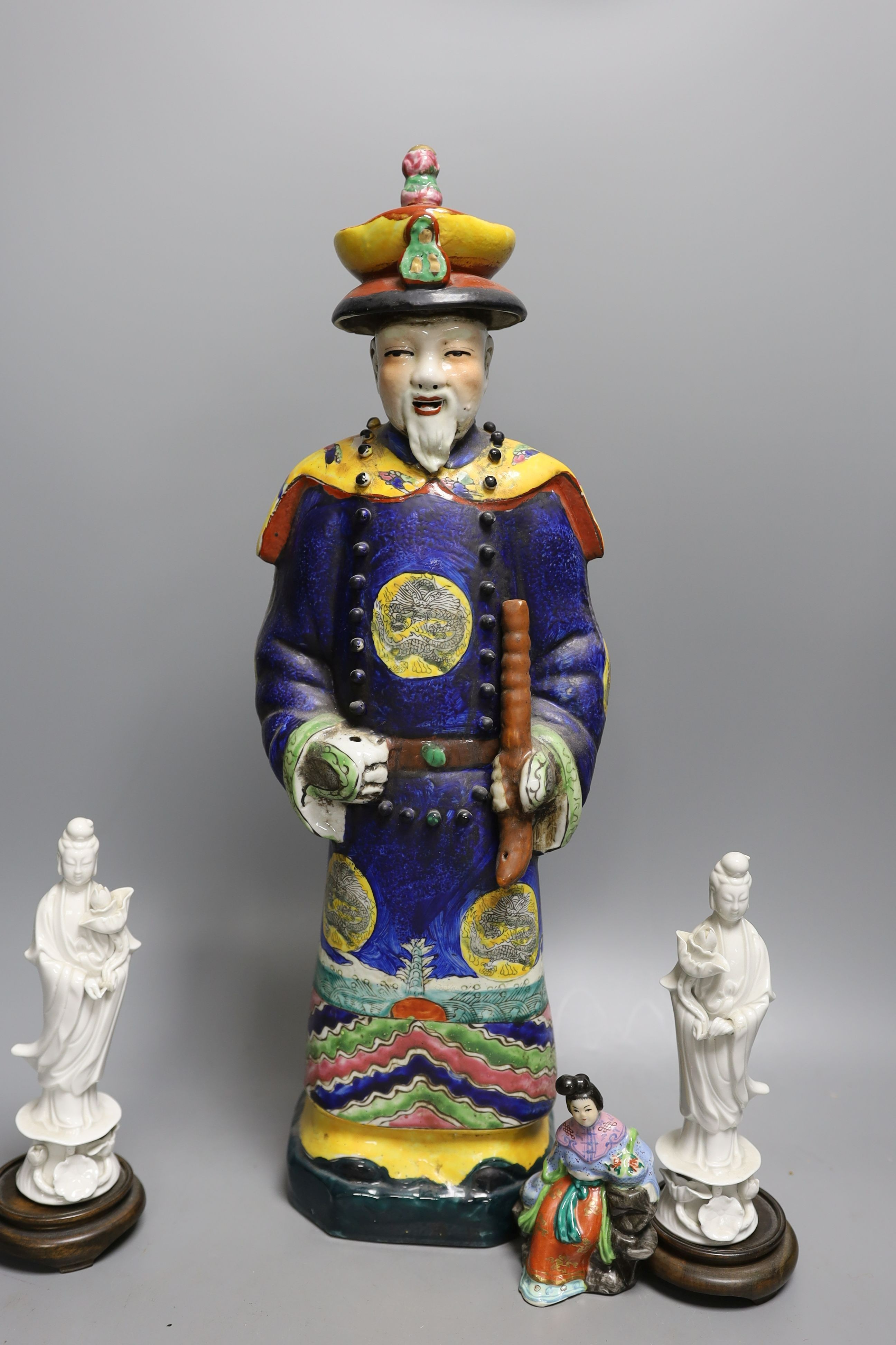 A Chinese brush pot, a pair of blanc de chine deities, a famille rose early 20th century figure, and a Kangxi emperor brush holder (5) - 45cm tall